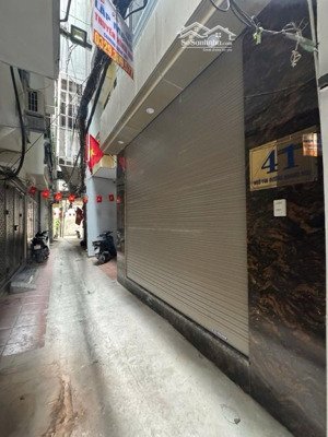 gia đình chuyển công tác cần bán nhà 146 hàng mai, phường hoàng mai
diện tích: 58m
gias 12,9 tỷ