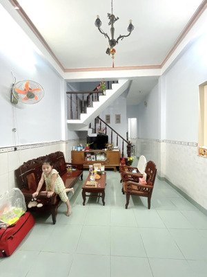 nhà mới 3 tầng ô tô đỗ cửa, ngay him lam, 57m2, 4pn rộng, giá 5.25 tỷ