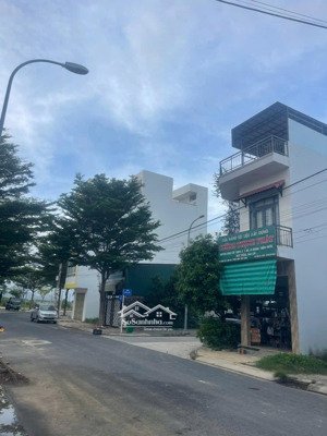 - bán nhà căn góc 2 mặt tiền đường. . tại khu tdc hòn rớ 2. nhánh sông 