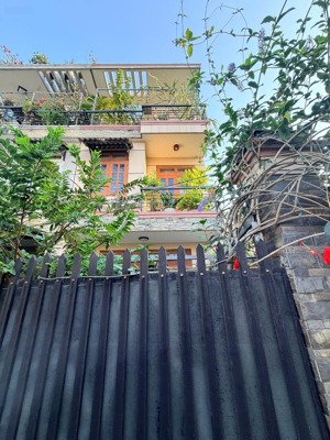 chủ gửi bán căn góc mặt tiền hẻm oto đường lê văn thịnh p.bình trưng đông quận 2 ngang 7m sân đậu o