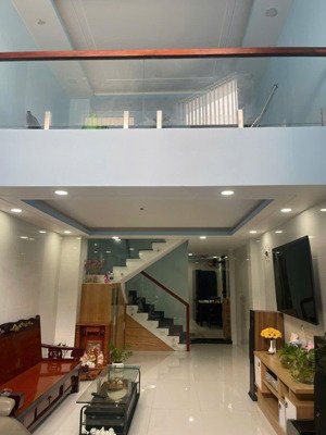 bán nhà mặt tiền đường nguyễn đôn tiết quận 2 mặt tiền đường 16m. giá tlcc 