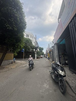 3,7 tỷ mtkd - hàng hiếm khó tìm - sát him lam linh chiểu - kế bên đh ngân hàng