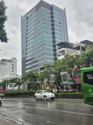 tòa building 214m - ngã tư nguyễn văn cừ - dòng tiền 400tr/ tháng. 10 tầng - mt siêu khủng 8m