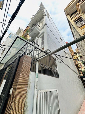 bán nhà riêng căn góc 4pn 4wc tại lạc long quân, giá siêu hời 11,7 tỷ, 45m2, cách đường oto 30m.