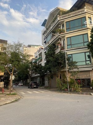 bán gấp đất tđc long biên. vỉa hè 3m, xe tải tránh nhau. dt: 30m2, chỉ: nhỉnh 7tỷ