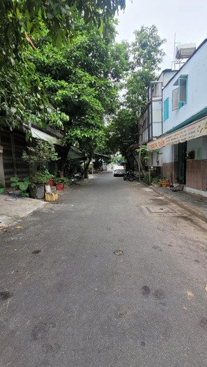 1 sẹc gần chợ gò xoài 66.5m2 - hẻm 6m thông - 4pn - 4wc - chỉ hơn 3tỷ còn tl, shr