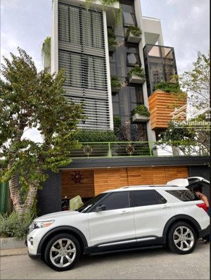 villa đẹp mặt tiền gần sông, nhà mới giao ngay (12mx21m) nở hậu , hầm 5 tầng