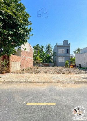 chính chủ bán cặp đất hằng phương nữ sĩ đường 7m5 đối diện công viên