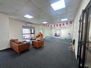 cho thuê văn phòng, mặt phố vũ ngọc phan dt 45m2 thông sàn, thang máy. pccc, bảo vệ 24/24, vệ sinh