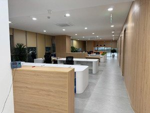 cho thuê văn phòng đường bạch đằng. đầy đủ nội thất. 200 m2. view sông hàn
