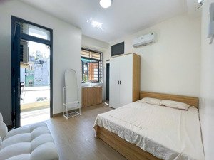 phòng ban công cửa sổ trời full nội thất sạch sẽ ở phan đình phùng - ngã tư phú nhuận - cầu kiệu