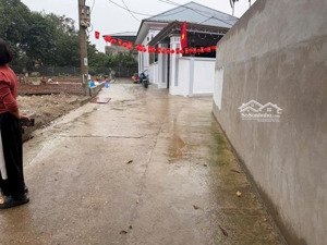 -chỉ 9xx triệu có ngay lô đất trung tâm quảng oai, ba vì, hà nội.
-dt 50m2 full đất ở, gần trường t