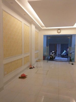 cho thuê cửa hàng hoàng hoa thám, ba đình, 60m2, mặt tiền 5m, trung tâm, kinh doanh tốt, 6tr/tháng