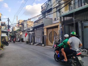 cam kết oto đậu trước nhà - nhà 2 tầng còn mới - gần đh giao thông vận tải - sổ riêng - đường thông