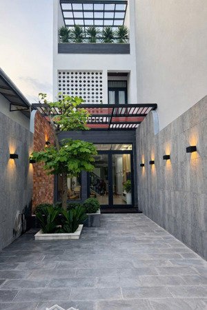 villa đẹp ngay trung tâm quang trung - cây trâm, gò vấp. dtcn 120m2, 4x22m, nh 8.2m, 3tầng, 10.9tỷ