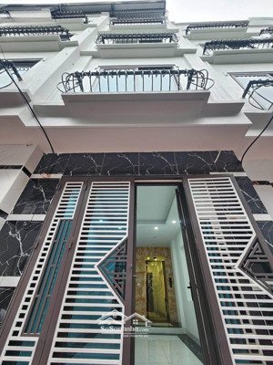 thuý lĩnh -hoàng mai nhà đẹp ở ngay-ô tô đỗ cửa -6 tầng thang máy full nội thất 30m2 *3 ngủ 7,5 tỷ