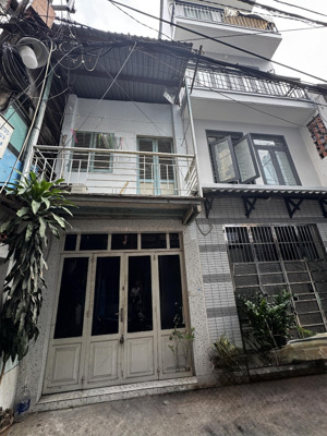 nhà trung tâm quận 10 gần vòng xoay lý thái tổ giá chỉ: 6.5 tỷ diện tích: 32m (3.1/3.