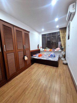 mặt phố quận đống đa 6 tầng ở kết hợp kinh doanh sổ đỏ riêng giá chưa tới 8 tỷ