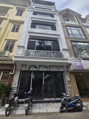 cho thuê nhà có thang máy hoàng quốc việt- cầu giấy: dt 65m²* 5 tầng tải đỗ tránh nhau. giá 30tr/th
