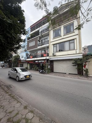cho thuê nhà mặt phố bằng liệt, 7,5 triệu, 71m2, mt 7m, vỉa hè 2,5m, đường 17m. 