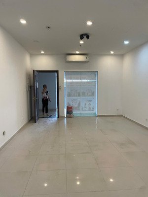 văn phòng newton 41m2 giá 14 triệu/tháng thương lượng