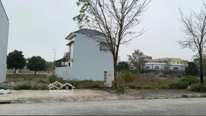 chủ muốn bán 300m2 đất siêu đẹp trung tâm nga sơn giá 35tr/m2