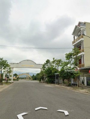 tôi cần bán đất lô góc 2 mặt tiền khu đồng dinh, thị trấn chợ chùa, 2,6 tỷ, 136m2, giá cực sốc