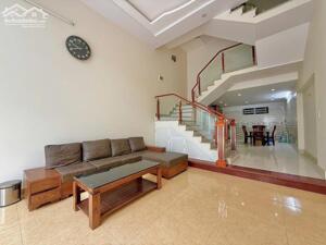 Cho thuê nhà phố Văn Cao, DT: 70m2, 5 p.ngủ khép kín.