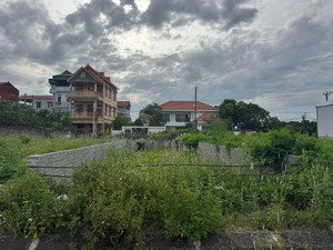 bán đất đấu giá xuân trạch gần hàng xóm vin cổ loa và triển lãm.
đc: xuân trạch - xã đông anh