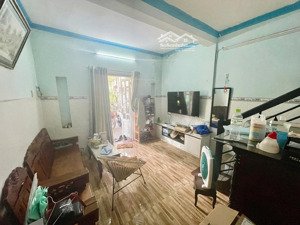 (7tr) nhà 2 tầng ngay lò lu , 2 phòng ngủ, 2 tolet, 1 phòng khách, 1 bếp ,có nội thất