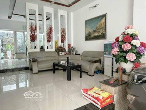 bán biệt thự 6x18m, 3 tầng, kdc cao lỗ, phường 4, quận 8. lh 