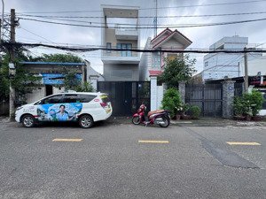 cần cho thuê nhà 1 trệt 2 lầu mặt tiền đường số 4 ngay chợ tam hà thủ đức