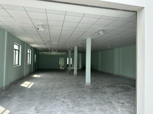 bán xưởng 410m2 (13.5x30m), 2mt, xã tân hiệp, 17 tỷ.