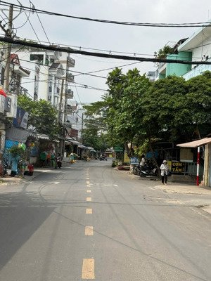 1 lô đất 77m2 , hẻm trước nhà 10m , gpxd : 5 lầu của đường lê đức thọ giá chỉ 9 tỷ còn tl