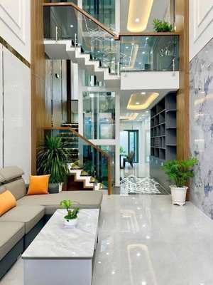 bán nhà mới xây 5 tầng có thang máy ngay an dương vương 72m2. có nội thất cơ bản 8.1 tỷ