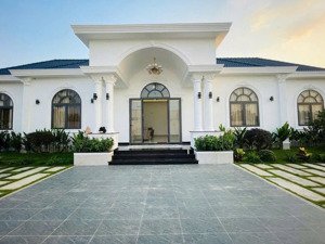 bán biệt thự nghỉ dưỡng 1.000m2 - đức hòa long an giáp tp.hcm - đầy đủ nội thất cao cấp