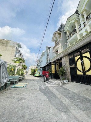 bán nhà hẻm nguyễn ảnh thủ 72 m2 nhỉnh 5 tỷ, hẻm xe hơi.lh ngà nhà thật giá thật