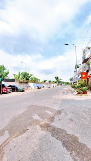 bán căn nhà 1t1l (hoá an củ). dt: 4x17=68m2. giá: 3tỷ950 đường nhựa 14m+ vỉa hè 4m. hướng