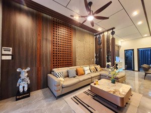 mt thanh khe dt rộng 93 m2.nhà 3 tầng 3 mê trung tâm. full nội thất công năng 4p ngủ+gara oto