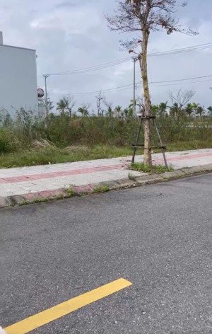 bán nhanh lô đất song song đường võ chí công - tâm điểm kết nối sân bay - bãi biển tân trà - fpt