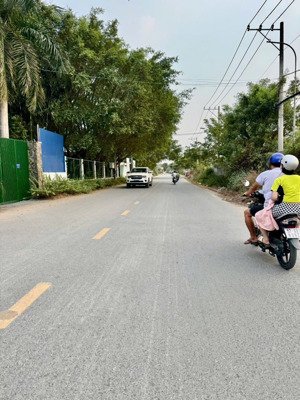 bán nhà mới 3 tầng - đường ôtô - trục nguyễn duy trinh - trường lưu - trung tâm long trường