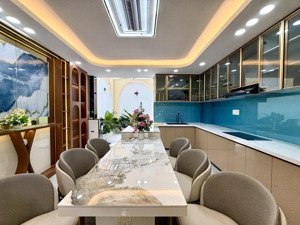 nhà kế bên trường đại học gtvt, dt:4,2x17m, nở hậu 4,4m, lửng, 3 lầu, 4pn, p.thờ, gara ô tô, 7.4 ty