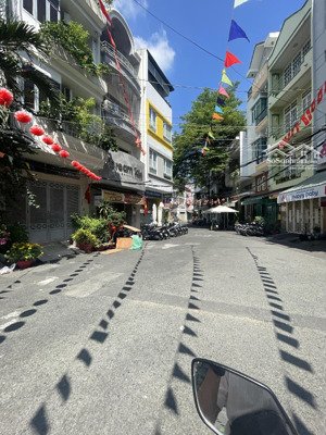 cạnh mặt tiền 136 thành thái quận 10 - đường trước nhà 20m - 68m2 5 tầng - tiện kinh doanh - 21 tỷ