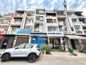 bán nhà mặt tiền đại học văn lang, view mt bờ kè rạch xuyên tâm, 5 tầng, 64m2, vị trí đẹp.