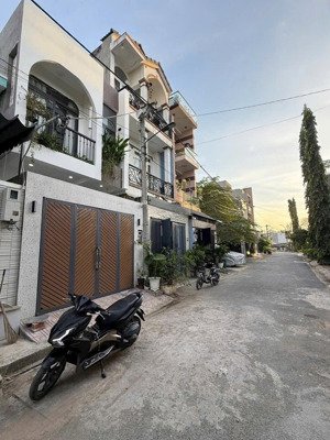 3,9 tỷ tam bình . gần chợ đau đầu mối giá bao tốt nhất chỉ 3,9 tỷ dt : 51,1 m2 đường 5 m