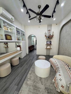 bán nhà 1 sẹc cách nguyễn ái quốc chỉ 20m vị trí kinh doanh , 120m2 giá 6,9 tỷ