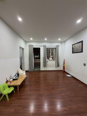 quận 5 cc ngô quyền (lầu 1) 68.3m2 shr 4,3 tỷ