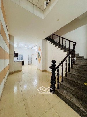 nhà 3tầng phạm văn bạch, tân bình - ngay sân bay - nhà btct cứng ngắt (4x18) giá tốt