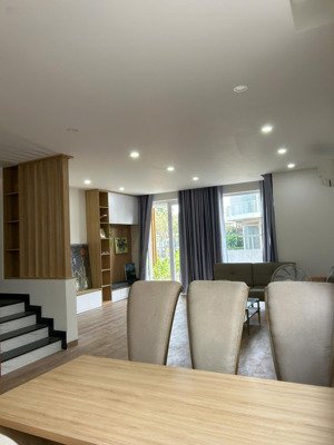 bds hvl cho thuê căn villa sân vườn đẳng cấp sống