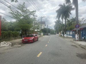 cần bán góc 2 mặt tiền đường trương chí cương- gần sông và toà nhà 69 tầng - dt : 130 m2- ngang 9m